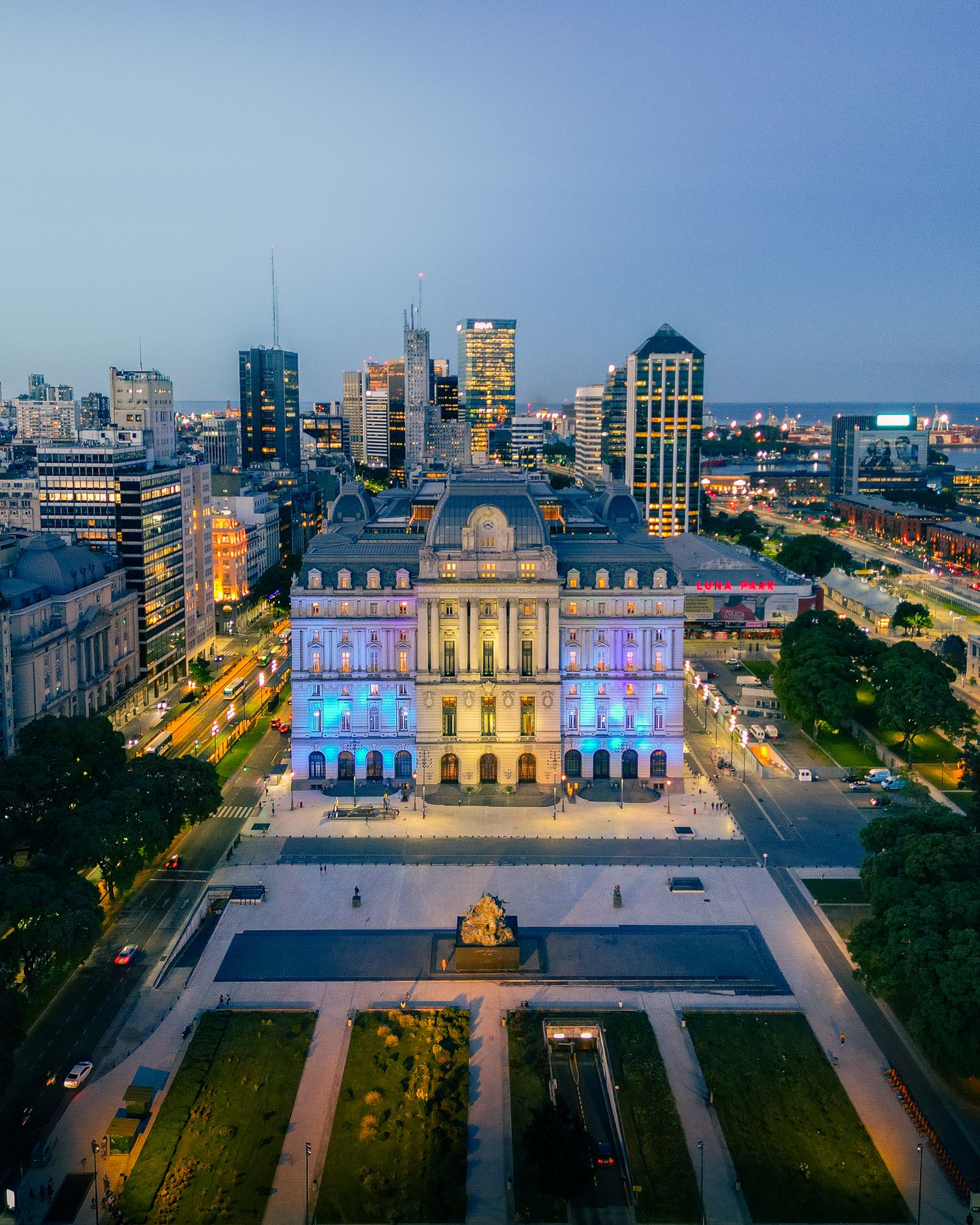 Night view of the Argentine skyline